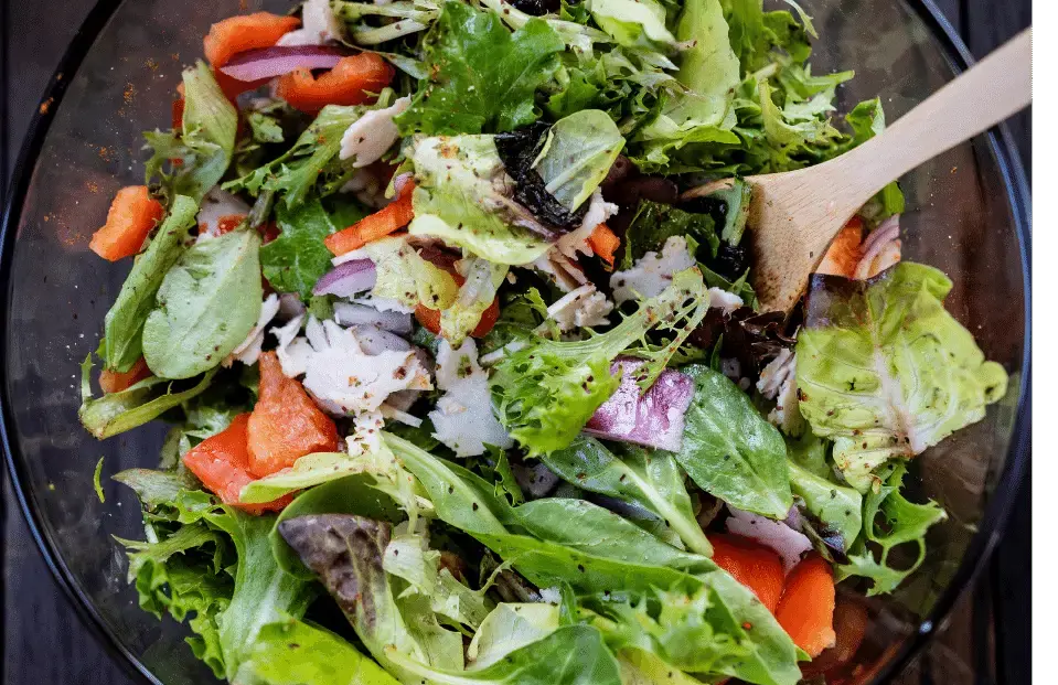 How to Build a Healthy Salad That's Filling
